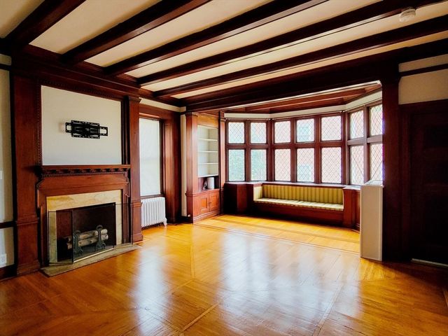 172 Nesmith St 1, Lowell, MA 01852