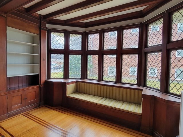 172 Nesmith St 1, Lowell, MA 01852