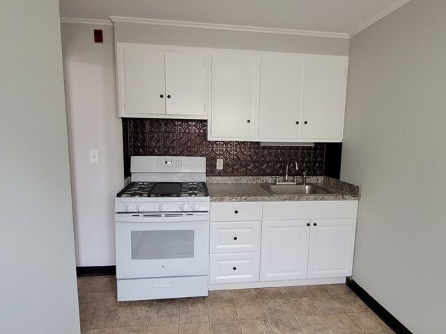 172 Nesmith St 1, Lowell, MA 01852