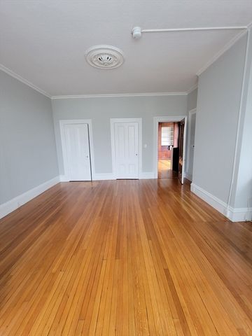 172 Nesmith St 1, Lowell, MA 01852