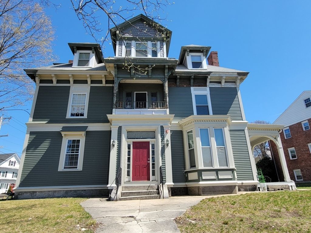 172 Nesmith St 1, Lowell, MA 01852