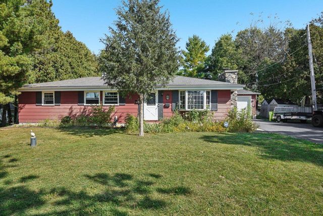 34994 Delafield ROAD, Oconomowoc, WI 53066