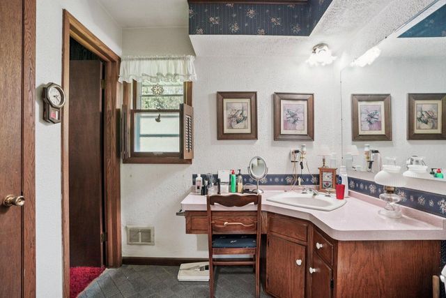 34994 Delafield ROAD, Oconomowoc, WI 53066