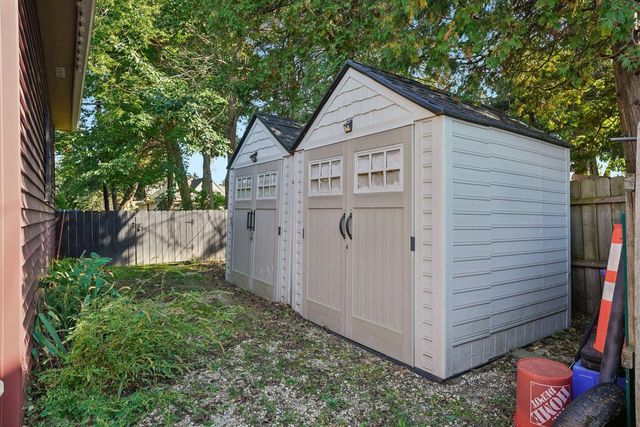 34994 Delafield ROAD, Oconomowoc, WI 53066
