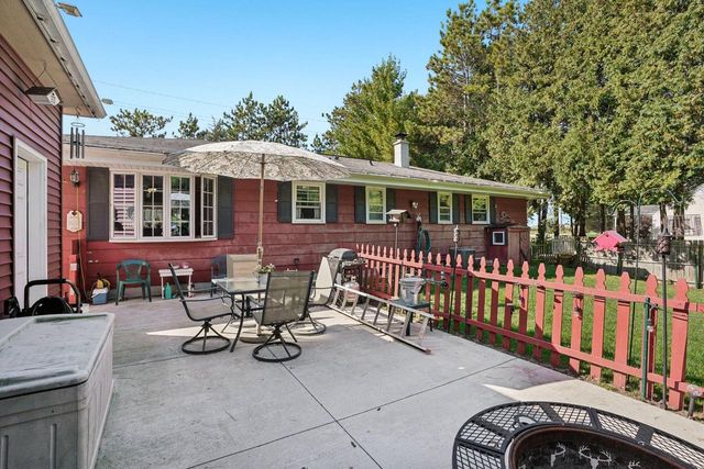 34994 Delafield ROAD, Oconomowoc, WI 53066