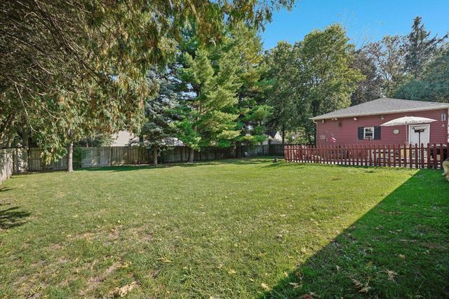 34994 Delafield ROAD, Oconomowoc, WI 53066