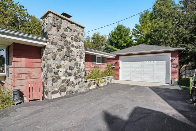 34994 Delafield ROAD, Oconomowoc, WI 53066