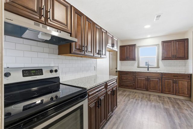 1542 N Battin St, Wichita, KS 67208