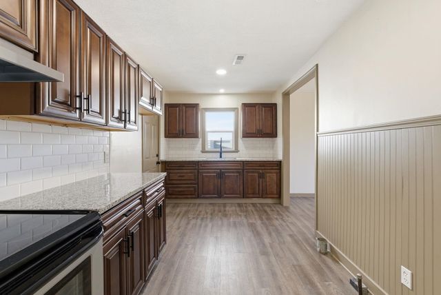 1542 N Battin St, Wichita, KS 67208