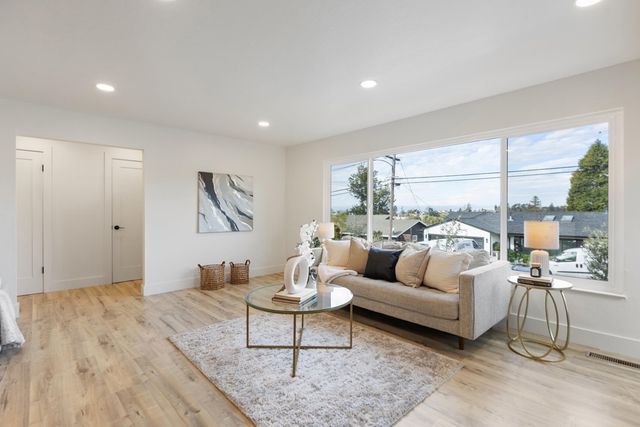 4072 4072 Oak Hill Rd, Oakland, CA 94605