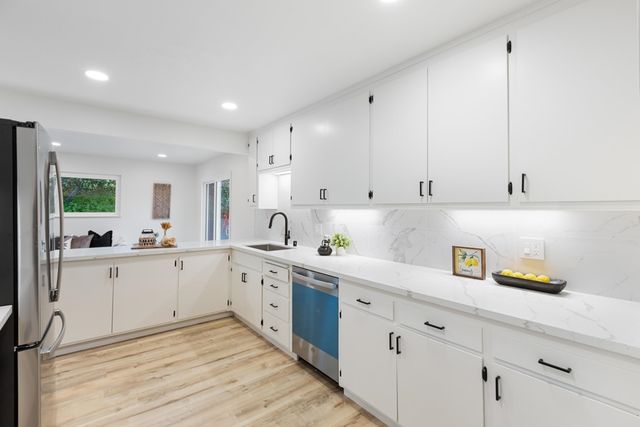 4072 4072 Oak Hill Rd, Oakland, CA 94605