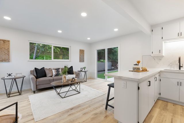 4072 4072 Oak Hill Rd, Oakland, CA 94605