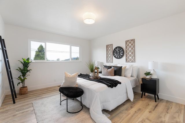 4072 4072 Oak Hill Rd, Oakland, CA 94605