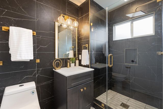 4072 4072 Oak Hill Rd, Oakland, CA 94605