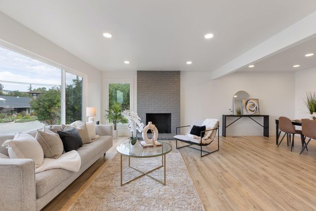 4072 4072 Oak Hill Rd, Oakland, CA 94605