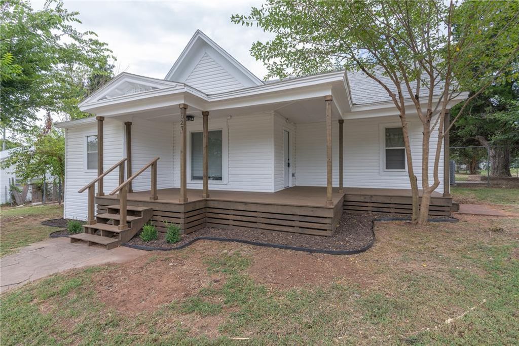 1027 W Idaho Avenue, Chickasha, OK 73018