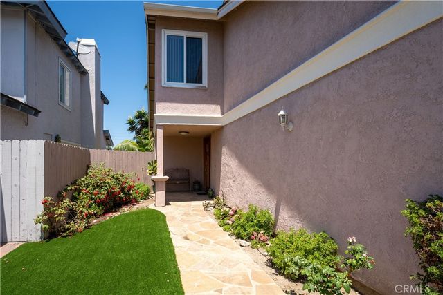 1106 Ridgecrest, Costa Mesa, CA 92627