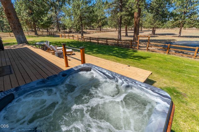 60445 Billadeau Road, Bend, OR 97702