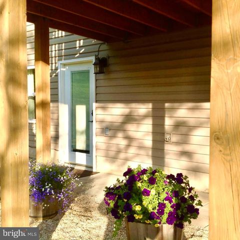 65 CLARK LN, Washington, VA 22747