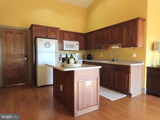65 CLARK LN, Washington, VA 22747