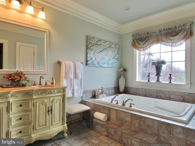 65 CLARK LN, Washington, VA 22747