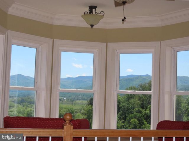 65 CLARK LN, Washington, VA 22747