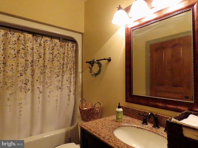 65 CLARK LN, Washington, VA 22747