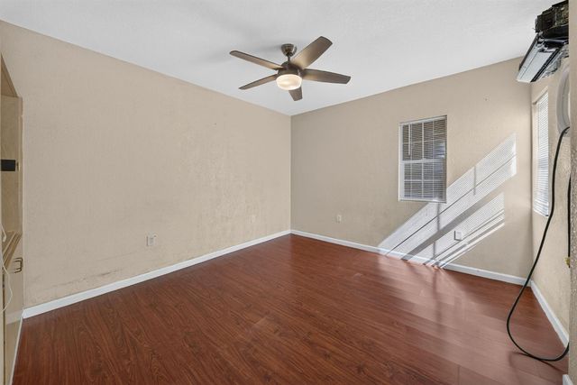 2638 N Selland Avenue, Fresno, CA 93722