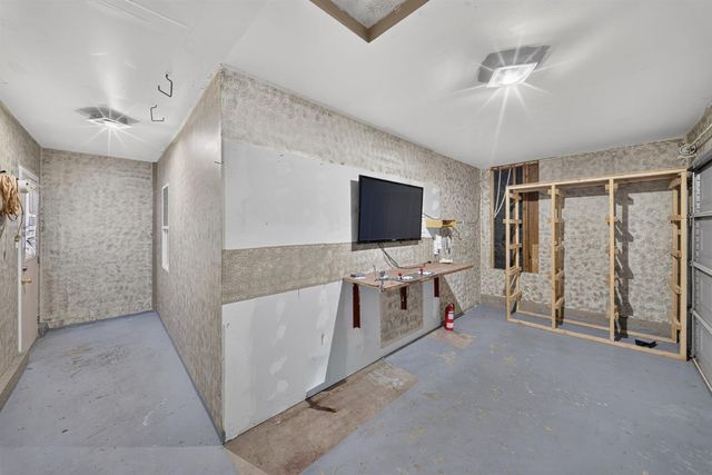 2638 N Selland Avenue, Fresno, CA 93722