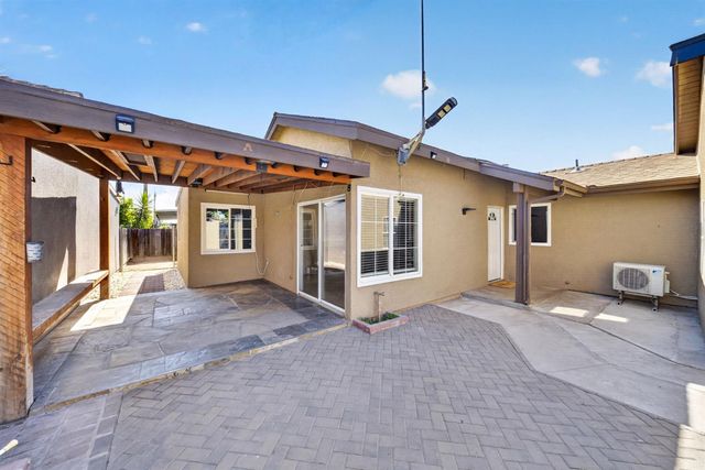 2638 N Selland Avenue, Fresno, CA 93722