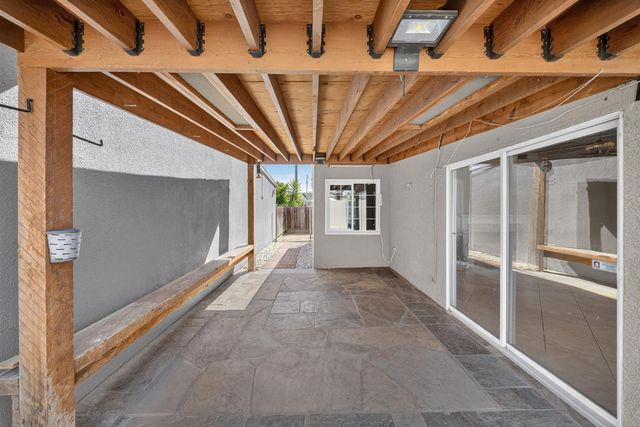 2638 N Selland Avenue, Fresno, CA 93722