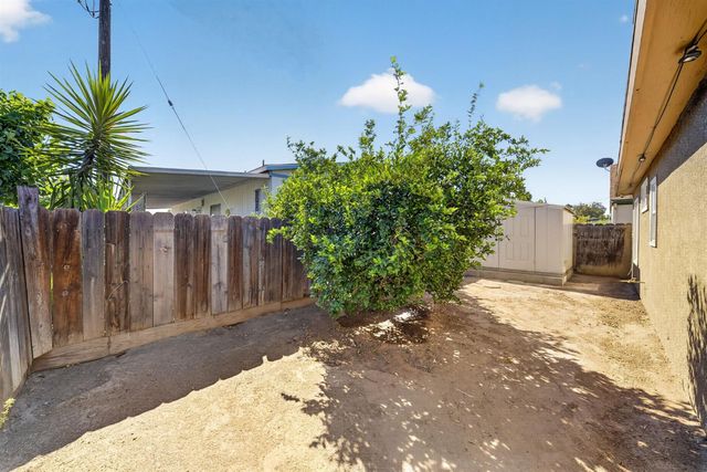 2638 N Selland Avenue, Fresno, CA 93722