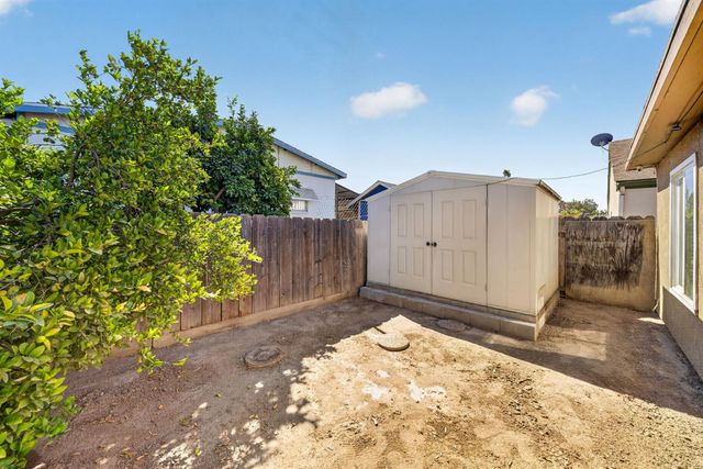 2638 N Selland Avenue, Fresno, CA 93722