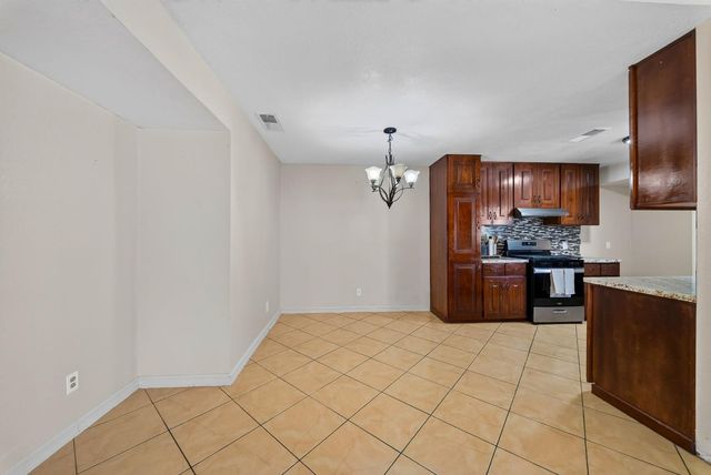 2638 N Selland Avenue, Fresno, CA 93722