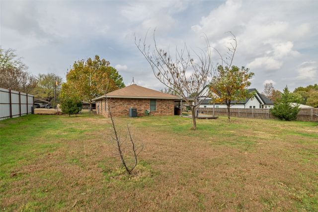 401 Berryhill Drive, Springtown, TX 76082