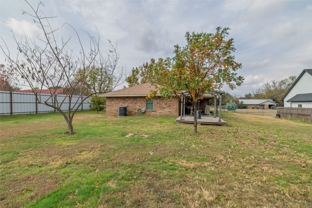 401 Berryhill Drive, Springtown, TX 76082