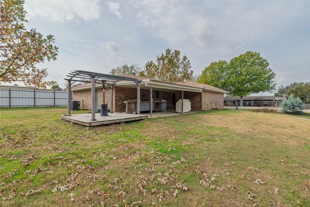 401 Berryhill Drive, Springtown, TX 76082