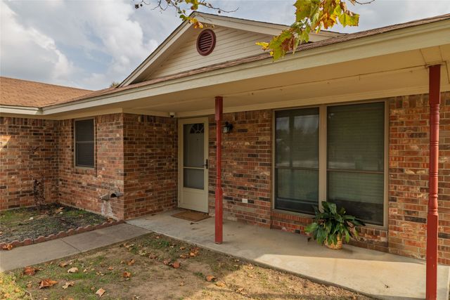 401 Berryhill Drive, Springtown, TX 76082