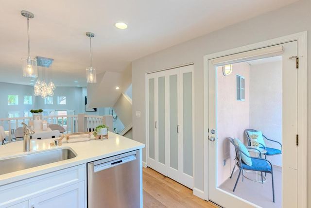 992 Alpine Terrace 5, Sunnyvale, CA 94086