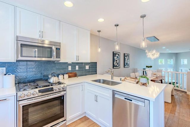 992 Alpine Terrace 5, Sunnyvale, CA 94086