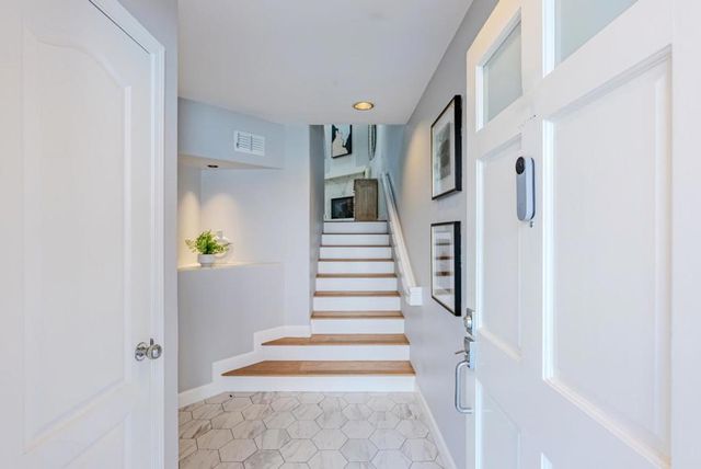 992 Alpine Terrace 5, Sunnyvale, CA 94086