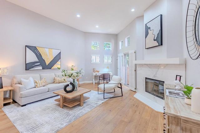 992 Alpine Terrace 5, Sunnyvale, CA 94086