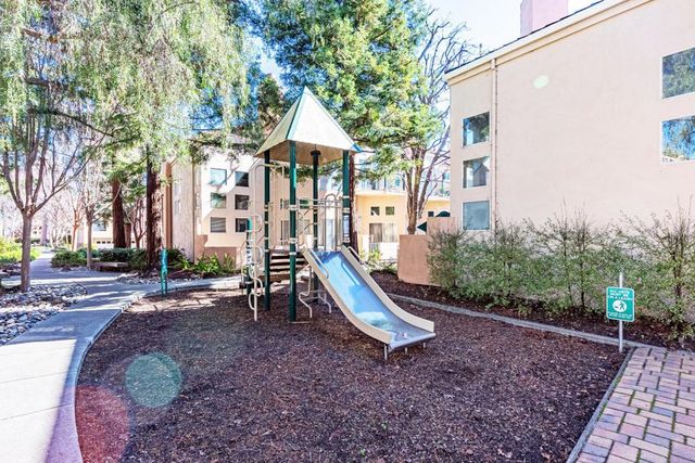 992 Alpine Terrace 5, Sunnyvale, CA 94086