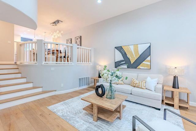 992 Alpine Terrace 5, Sunnyvale, CA 94086