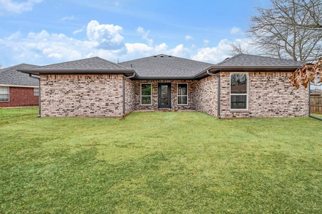 2725 Briarwood, Paris, TX 75460