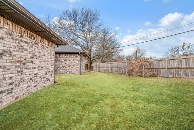 2725 Briarwood, Paris, TX 75460