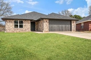 2725 Briarwood, Paris, TX 75460