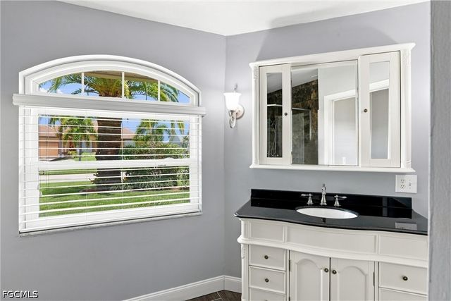 11891 Princess Grace CT, Cape Coral, FL 33991