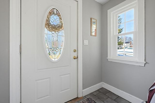 18 Circle Dr, Framingham, MA 01702