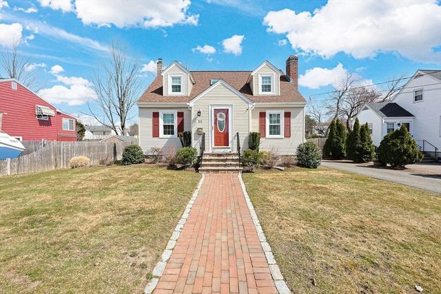 18 Circle Dr, Framingham, MA 01702